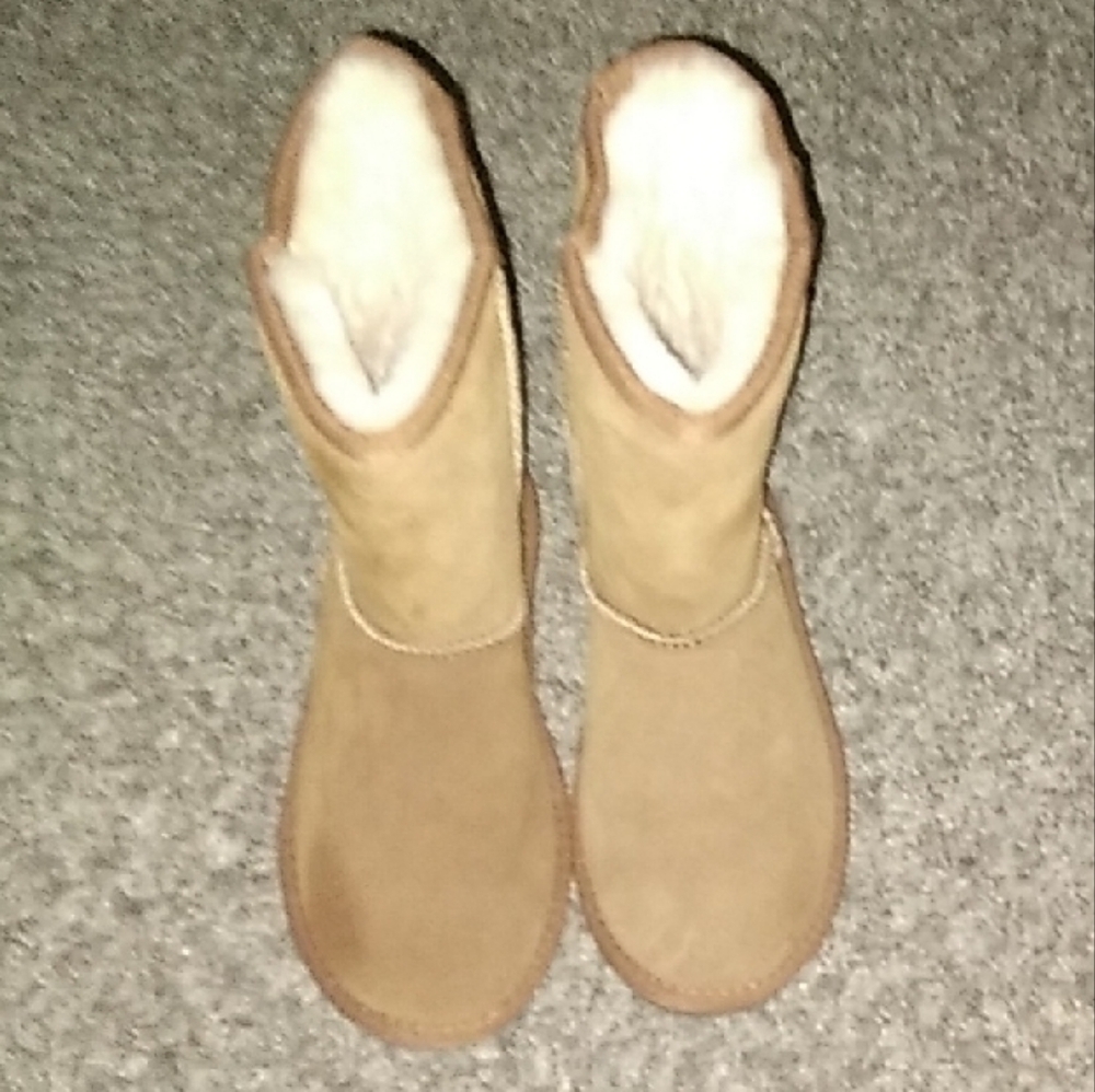 Minnetonka Women's Brown Shearling Boots
